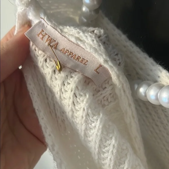 White V-Neck Knit Sweater with Relaxed Fit - Picture 3 of 3